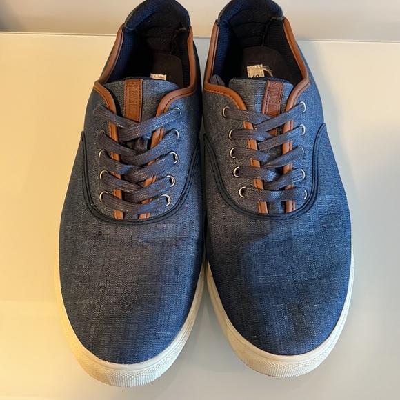 Size 13 Steve Madden blue denim shoes with brown leather accents - Picture 2 of 7